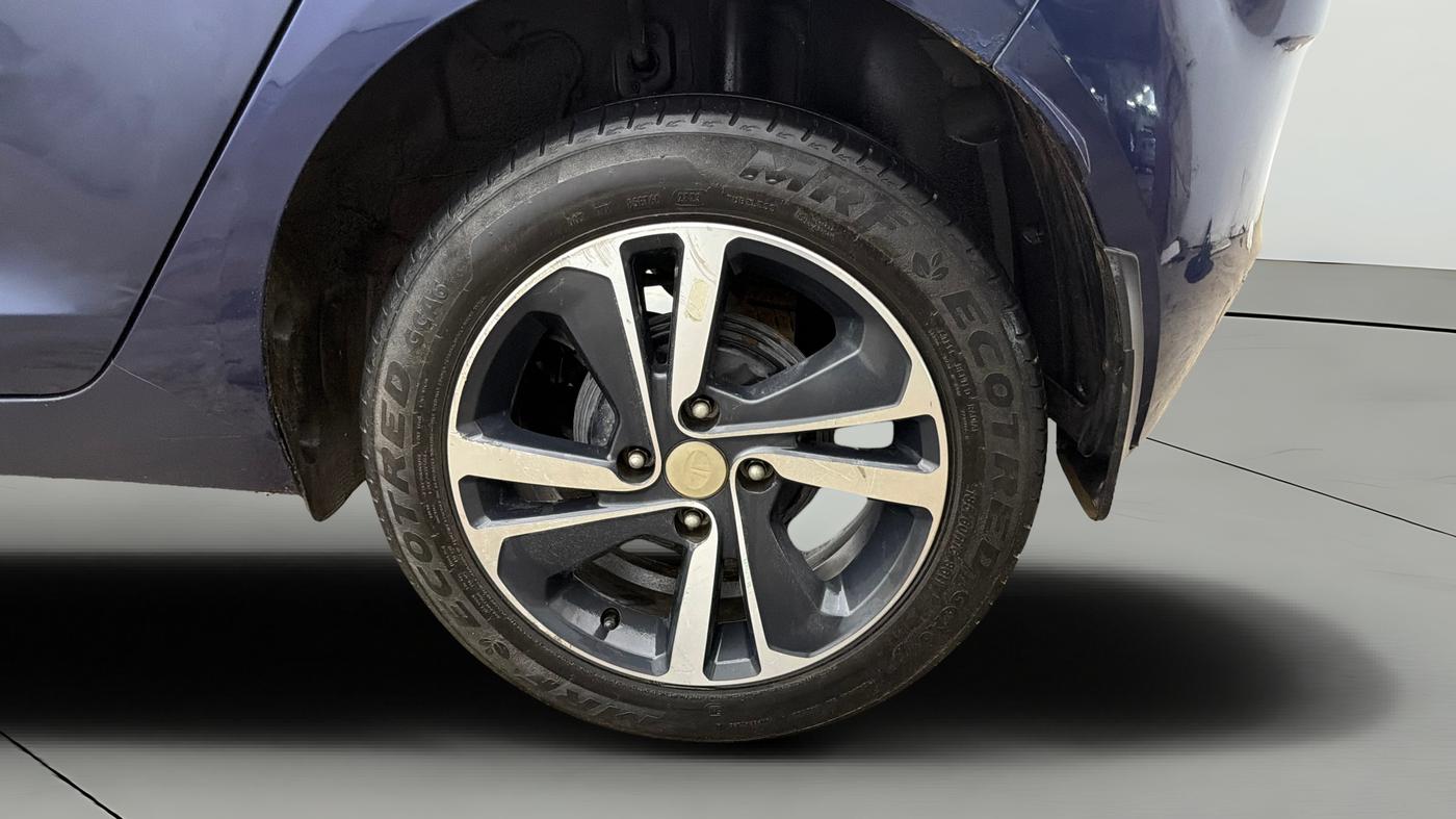 2023 Tata ALTROZ XZ CNG, CNG, Manual, 56,900 km, Left Rear Wheel