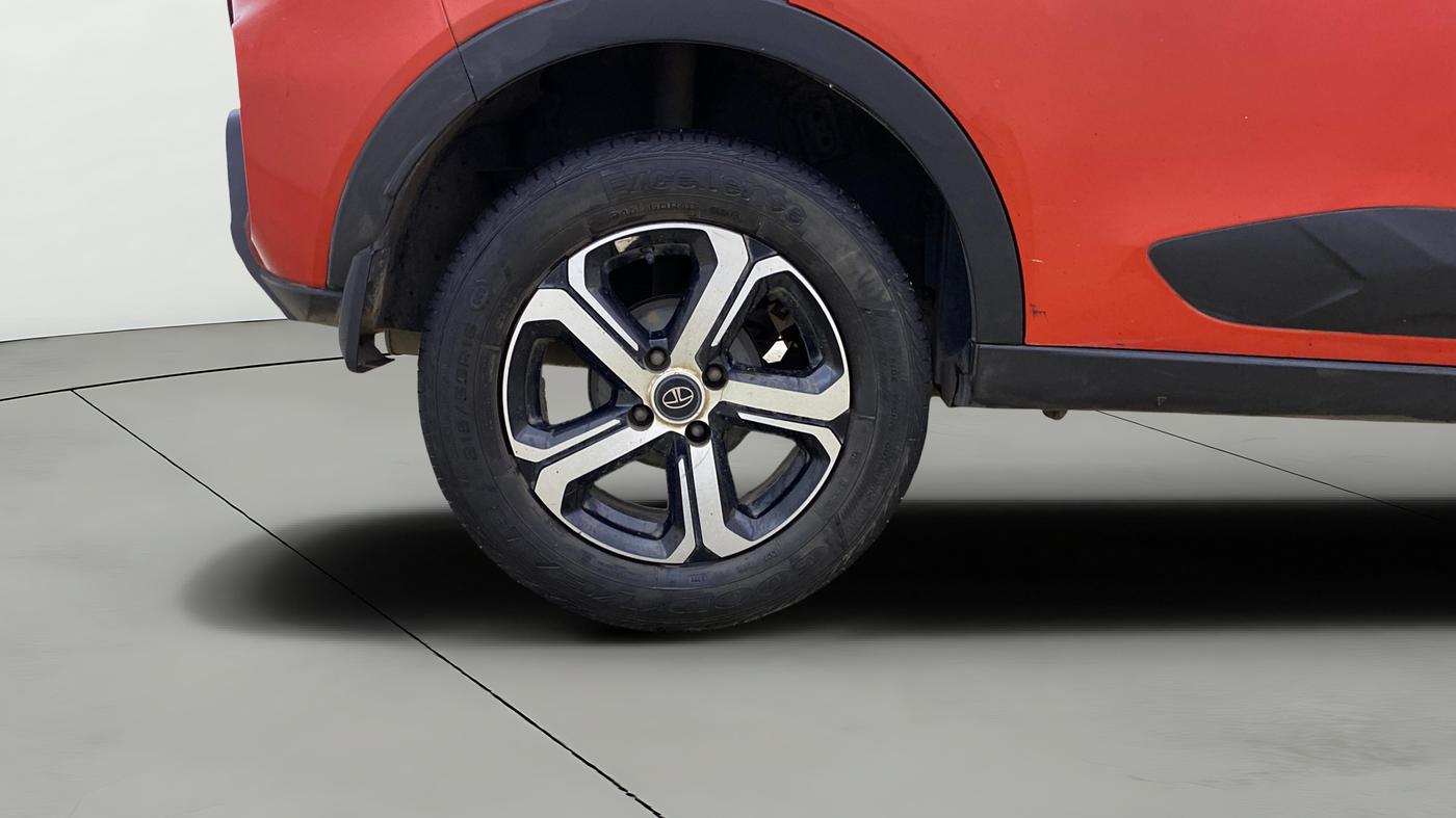 2022 Tata NEXON XZ PLUS SUNROOF PETROL DUAL TONE, Petrol, Manual, 70,753 km, Right Rear Wheel