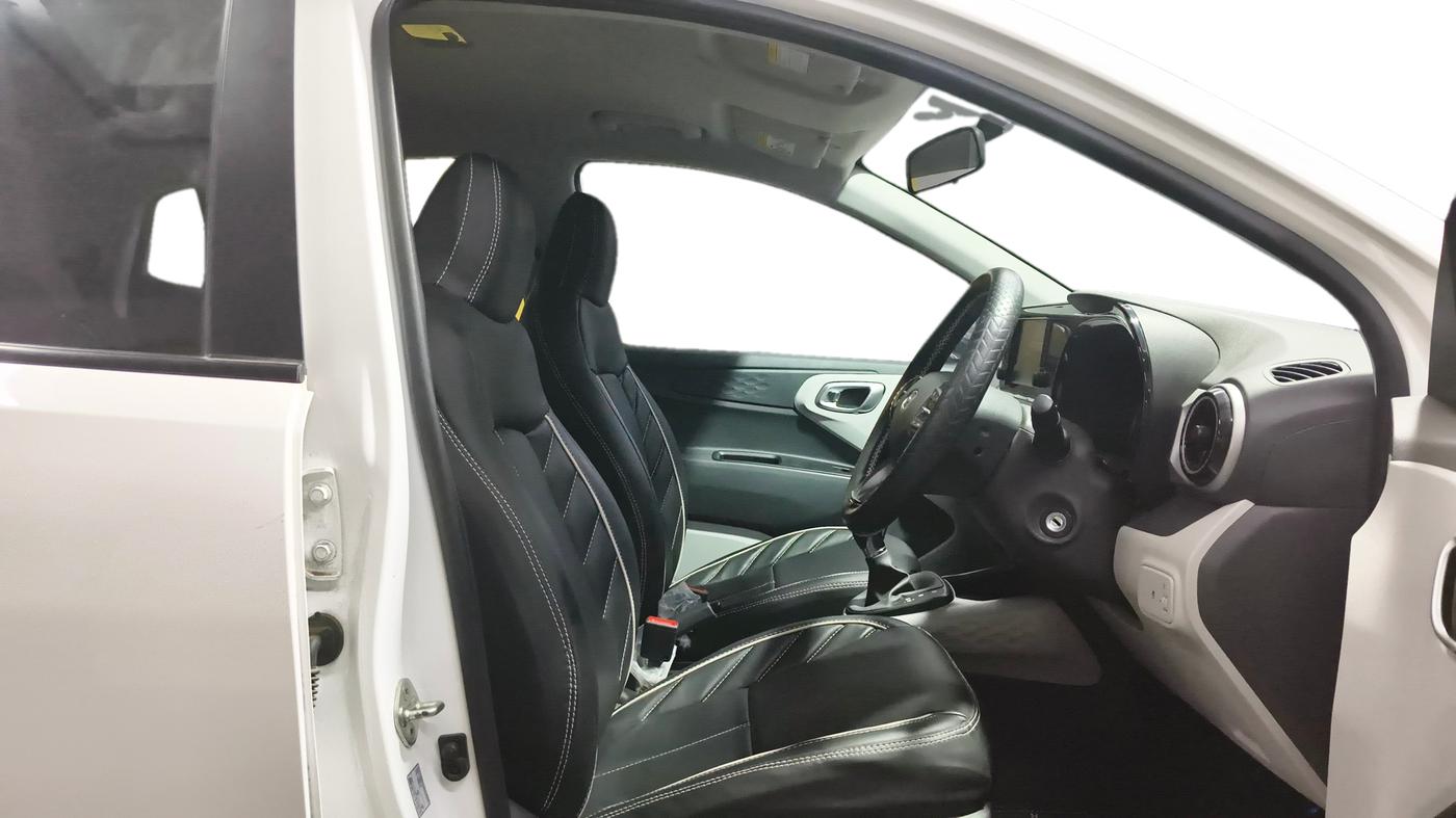 2025 Hyundai GRAND I10 NIOS SPORTZ AMT 1.2 KAPPA VTVT, Petrol, Automatic, 5,223 km, Right Side Front Door Cabin