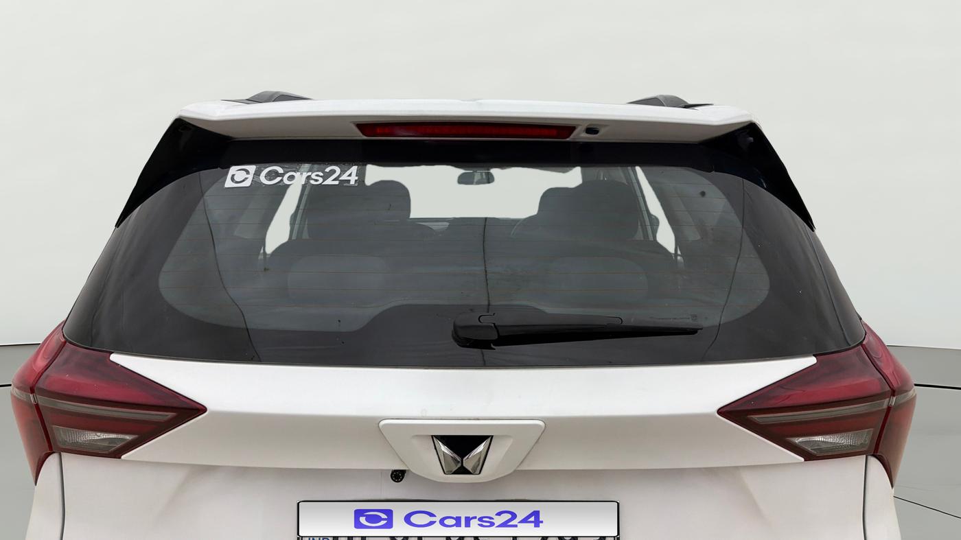 2022 Mahindra XUV700 AX 5 P MT 7 STR, Petrol, Manual, 40,573 km, Rear Windshield