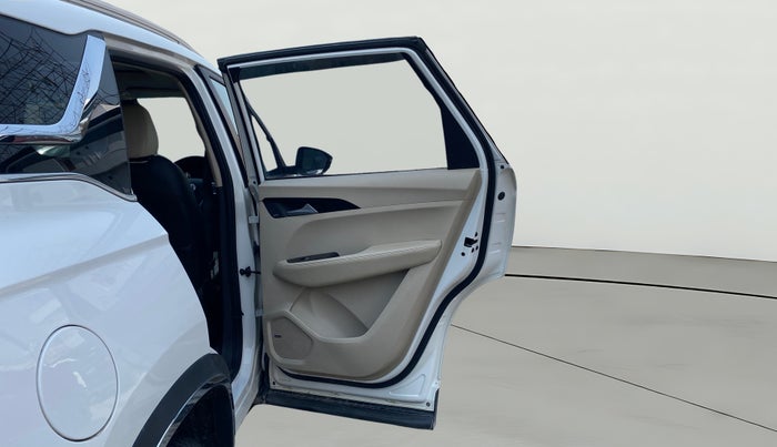 2021 MG HECTOR SHARP HYBRID 1.5 PETROL, Petrol, Manual, 40,654 km, RHS Rear Door