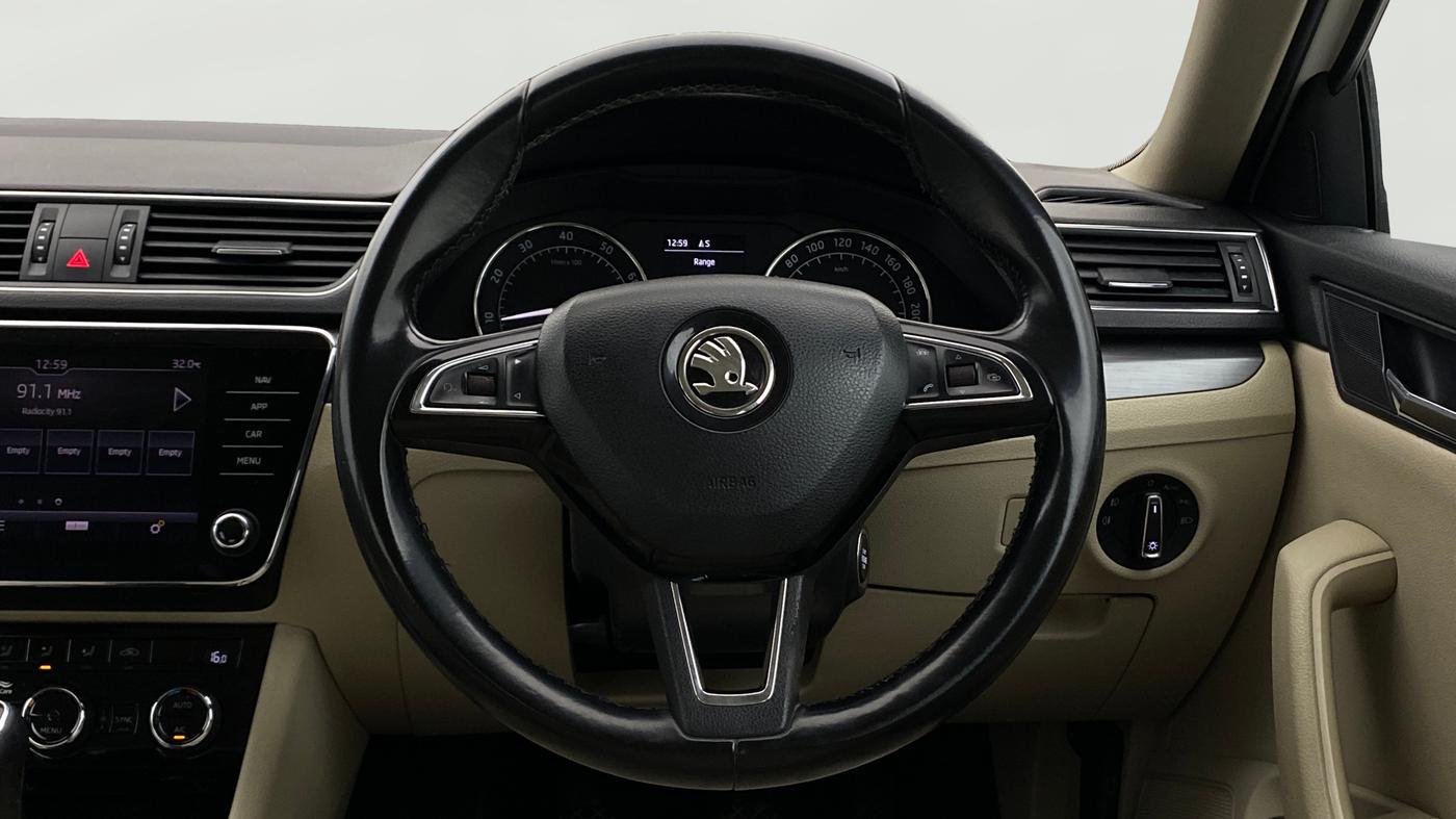 2018 Skoda Superb STYLE 1.8 TSI MT, Petrol, Manual, 86,410 km, Steering Wheel Close Up