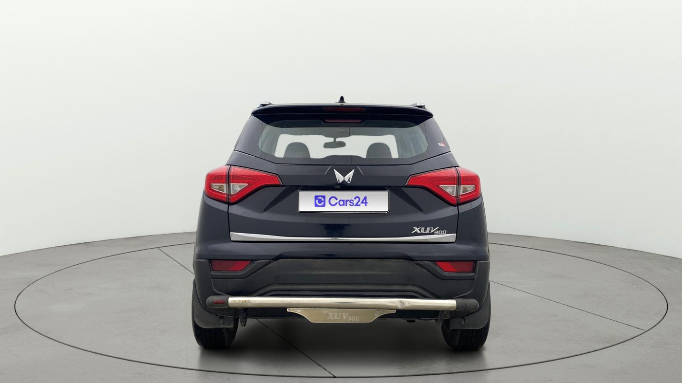 2022 Mahindra XUV300 W4 1.2 PETROL, Petrol, Manual, 1,08,779 km, Back/Rear