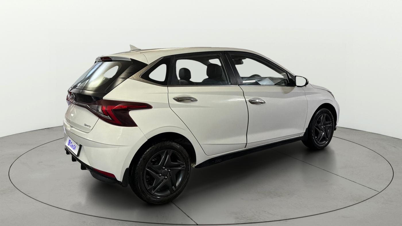2022 Hyundai NEW I20 Sportz 1.2 IVT, Petrol, Automatic, 1,21,970 km, Right Back Diagonal