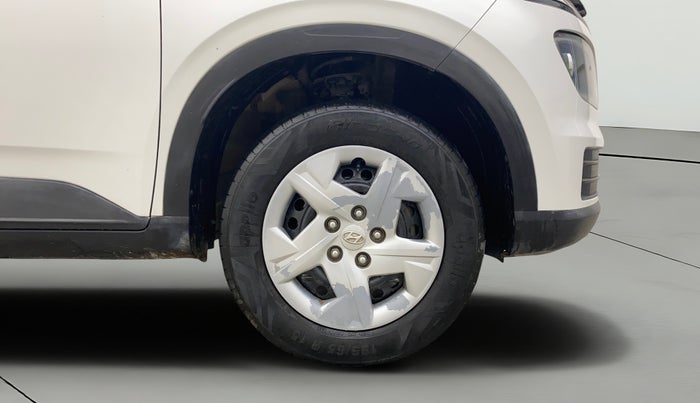 2022 Hyundai VENUE SX 1.2 PETROL, Petrol, Manual, 70,943 km, Right Front Wheel