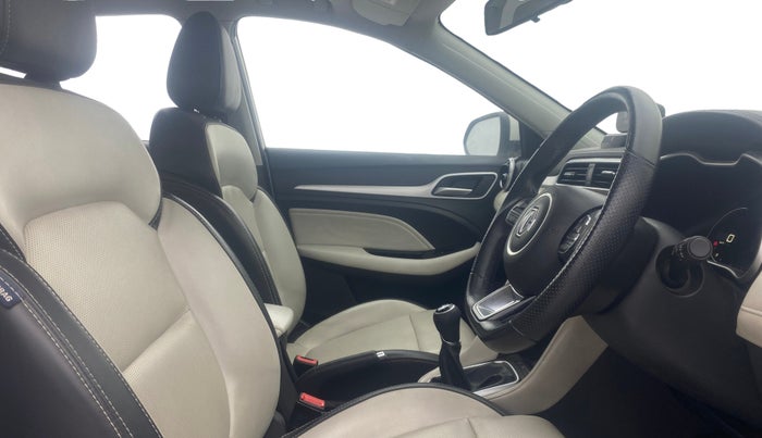 2022 MG ASTOR SHARP 1.5 MT, Petrol, Manual, 25,023 km, Right Side Front Door Cabin