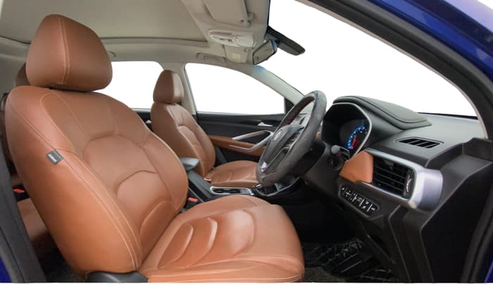2020 MG HECTOR PLUS SHARP 2.0 DIESEL TURBO MT 6-STR, Diesel, Manual, 54,686 km, Right Side Front Door Cabin
