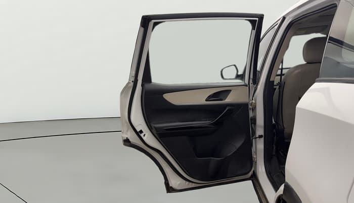2022 Mahindra XUV700 AX 5 P MT 7 STR, Petrol, Manual, 55,215 km, LHS Rear Door