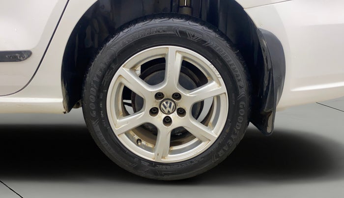 2013 Volkswagen Vento HIGHLINE 1.6 MPI, Petrol, Manual, 1,25,412 km, Left Rear Wheel