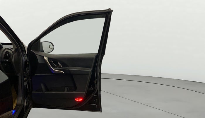 2021 Mahindra XUV500 W9 AT, Diesel, Automatic, 67,343 km, RHS Front Door