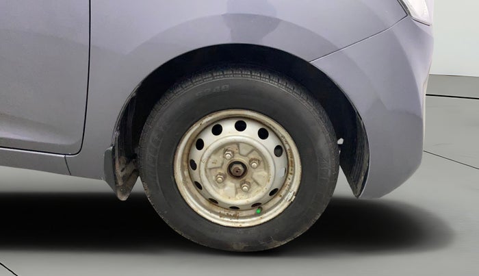 2016 Hyundai Eon ERA +, Petrol, Manual, 1,04,823 km, Right Front Wheel