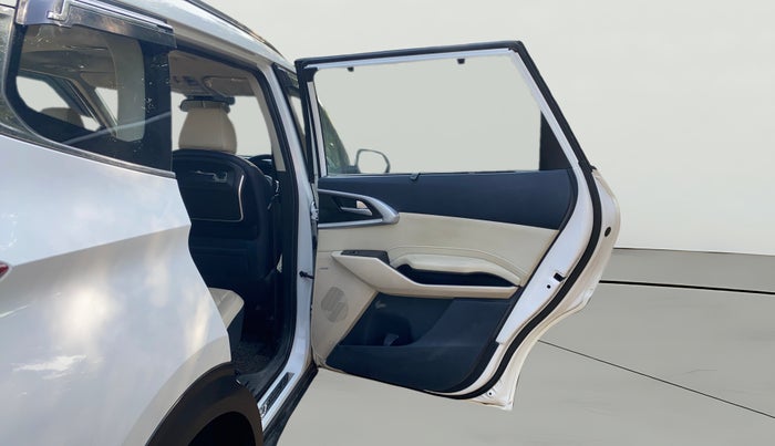 2022 KIA CARENS LUXURY PLUS 1.4 PETROL 7 STR, Petrol, Manual, 25,165 km, RHS Rear Door