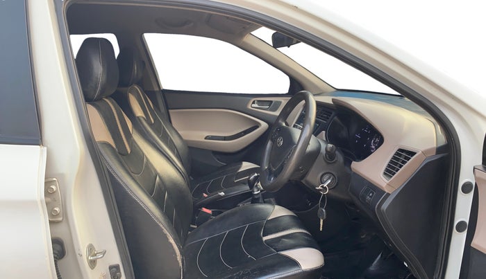 2015 Hyundai Elite i20 MAGNA 1.4 CRDI, Diesel, Manual, 1,42,570 km, Right Side Front Door Cabin