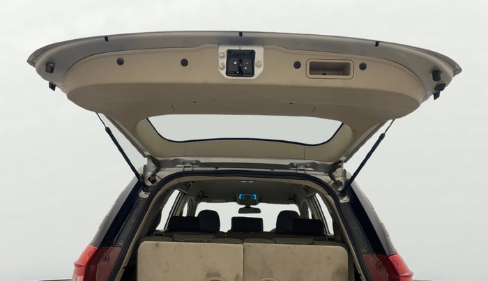 2015 Mahindra XUV500 W6, Diesel, Manual, 54,569 km, Boot Door Open