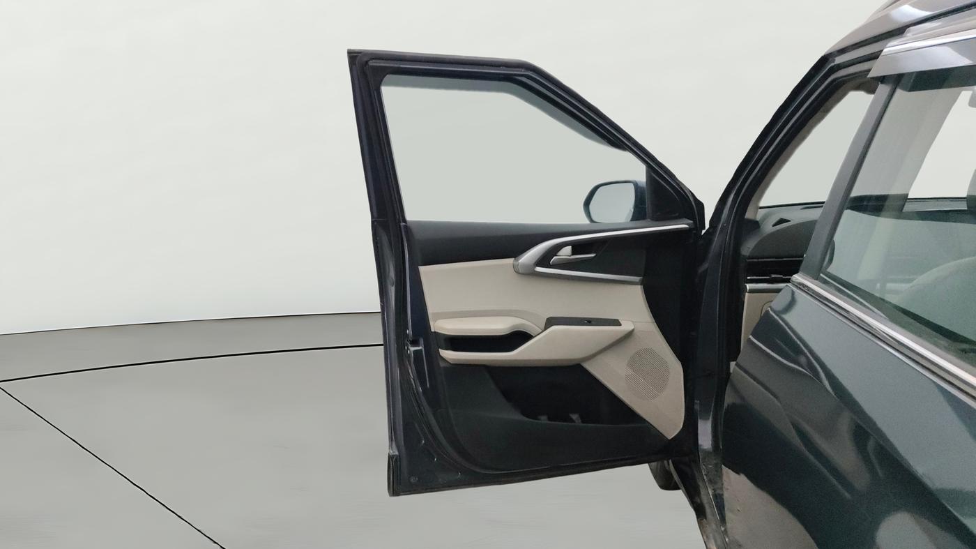 2022 KIA CARENS PRESTIGE PLUS 1.4 PETROL 7 STR, Petrol, Manual, 1,21,761 km, LHS Front Door