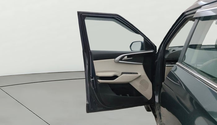 2022 KIA CARENS PRESTIGE PLUS 1.4 PETROL 7 STR, Petrol, Manual, 1,21,761 km, LHS Front Door