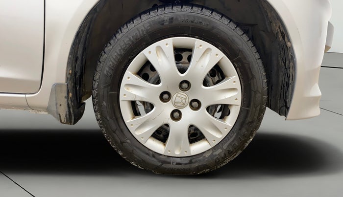 2012 Honda Brio V MT, Petrol, Manual, 95,376 km, Right Front Wheel