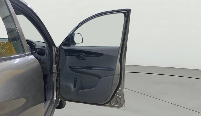 2018 Mahindra KUV 100 NXT K2 P 6 STR, Petrol, Manual, 26,324 km, RHS Front Door