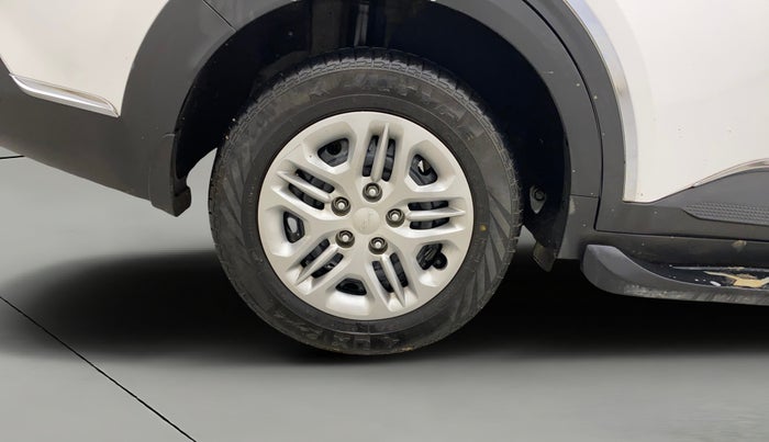 2023 KIA CARENS PRESTIGE 1.5 PETROL 7 STR, Petrol, Manual, 24,090 km, Right Rear Wheel