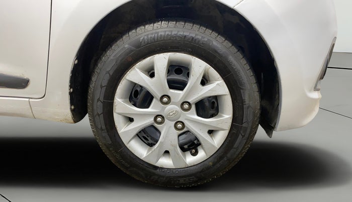 2015 Hyundai Grand i10 SPORTZ 1.2 KAPPA VTVT, Petrol, Manual, 1,04,808 km, Right Front Wheel