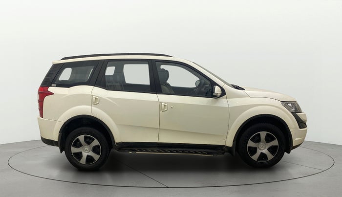 2017 Mahindra XUV500 W6 AT 1.99, Diesel, Automatic, 64,287 km, Right Side View