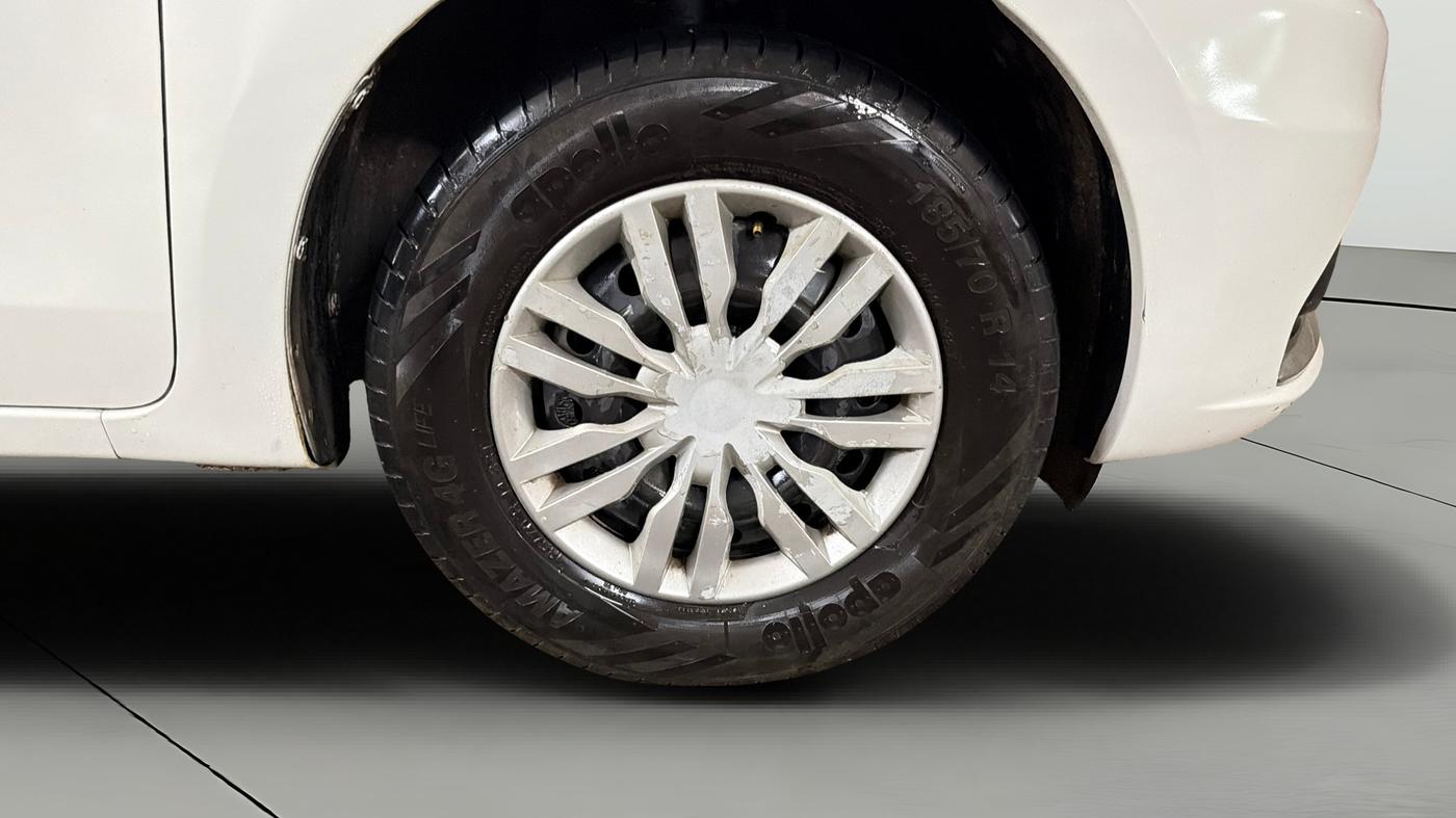 2022 Maruti Dzire VXI CNG, CNG, Manual, 50,497 km, Right Front Wheel