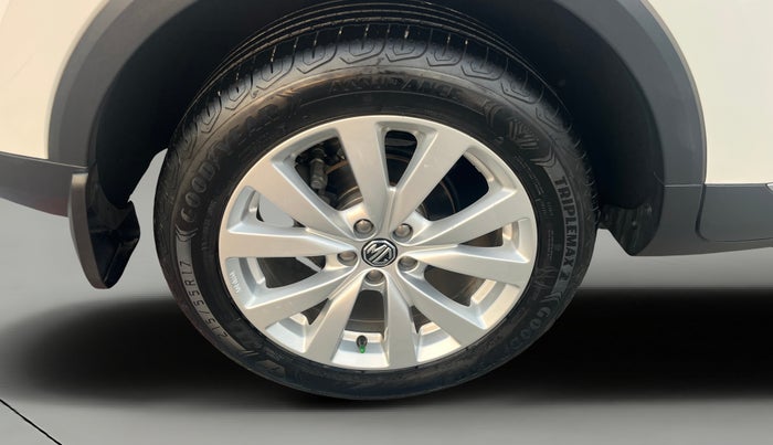 2022 MG ASTOR SUPER 1.5 MT, Petrol, Manual, 14,356 km, Right Rear Wheel