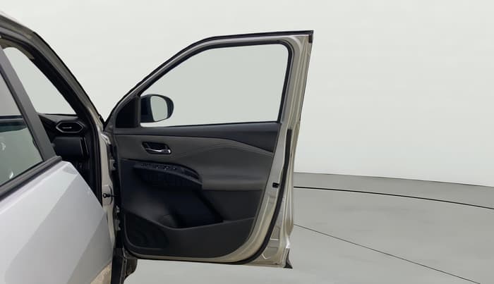 2025 Nissan MAGNITE N-Connecta B4D 1.0 Petrol MT, Petrol, Manual, 2,122 km, RHS Front Door