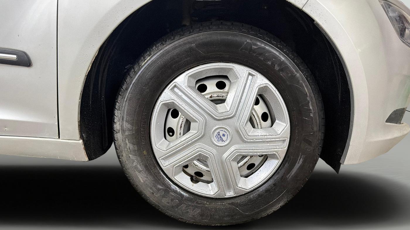 2020 Tata ALTROZ XM PETROL, Petrol, Manual, 52,569 km, Right Front Wheel