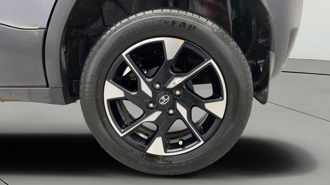 2023 Tata PUNCH CREATIVE  MT, Petrol, Manual, 15,658 km, Left Rear Wheel