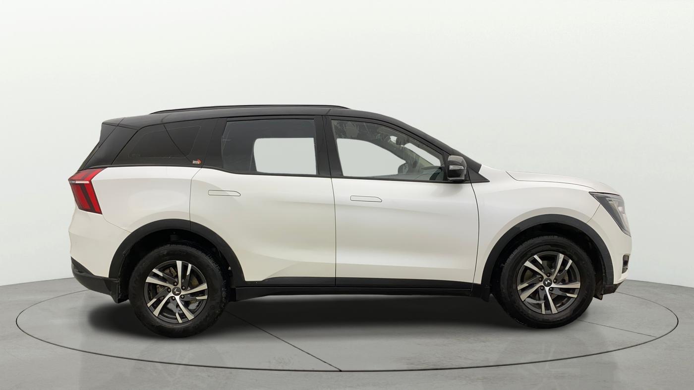 2023 Mahindra XUV700 AX 5 P MT 5 STR, Petrol, Manual, 26,910 km, Right Side View