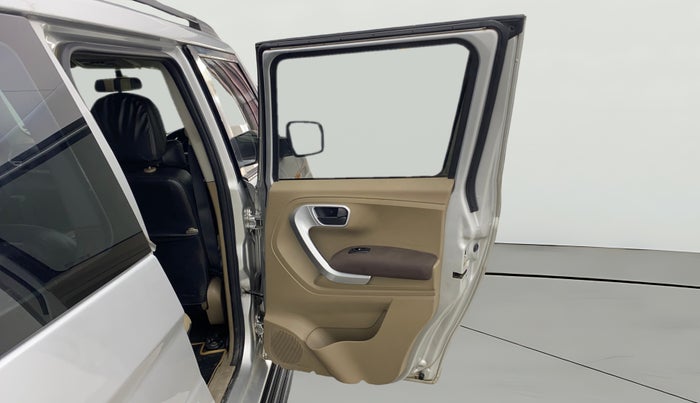 2016 Mahindra TUV300 T8, Diesel, Manual, 1,05,275 km, RHS Rear Door