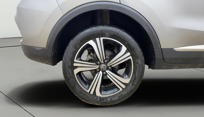 2022 MG ASTOR SHARP 1.5 MT, Petrol, Manual, 34,052 km, Right Rear Wheel