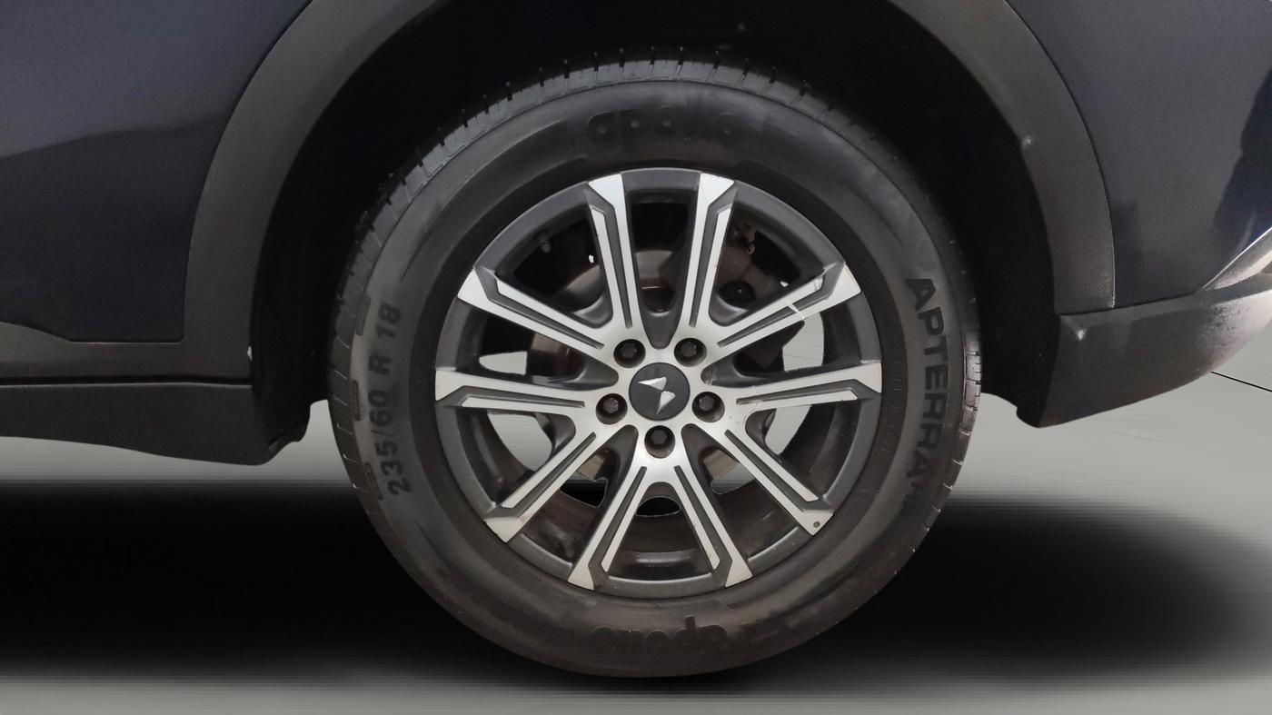 2021 Mahindra XUV700 AX 7 P MT 7 STR, Petrol, Manual, 37,871 km, Left Rear Wheel
