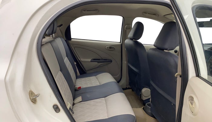 2015 Toyota Etios Liva G, Petrol, Manual, 91,842 km, Right Side Rear Door Cabin