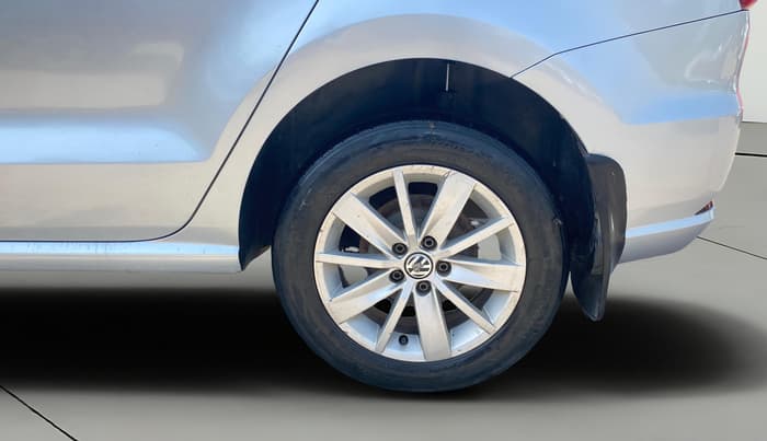2017 Volkswagen Ameo HIGHLINE PLUS 1.5L AT 16 ALLOY, Diesel, Automatic, 1,06,109 km, Left Rear Wheel