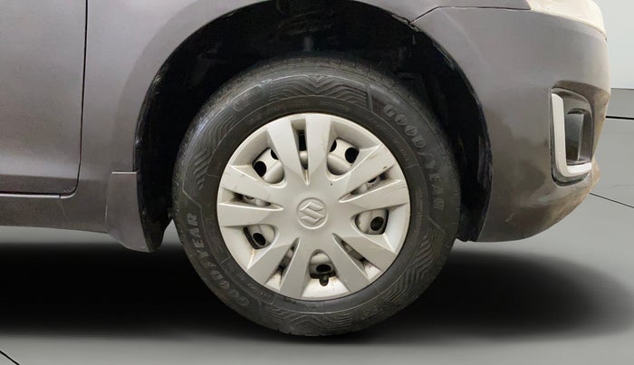 2017 Maruti Swift LXI (O), Petrol, Manual, 1,10,049 km, Right Front Wheel