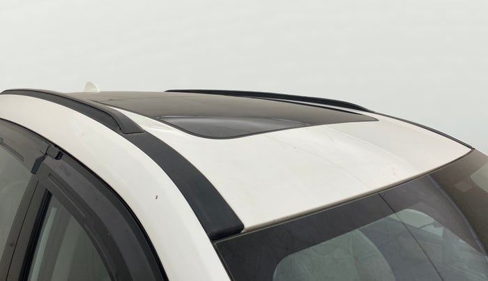 2022 Mahindra XUV700 AX 7 P AT 7 STR, Petrol, Automatic, 18,173 km, Roof