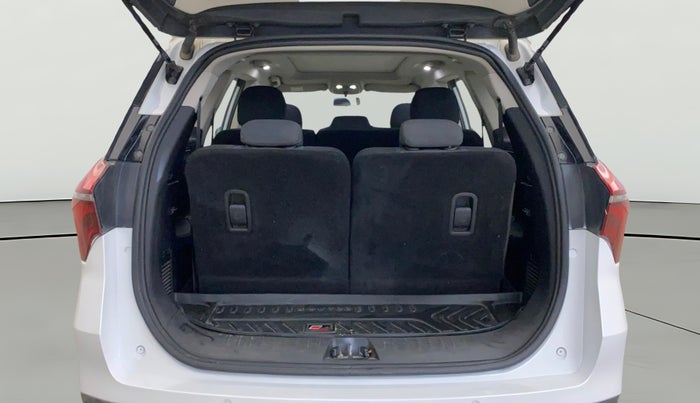 2022 Mahindra XUV700 AX 5 P MT 7 STR, Petrol, Manual, 59,885 km, Boot Open Zoomed View