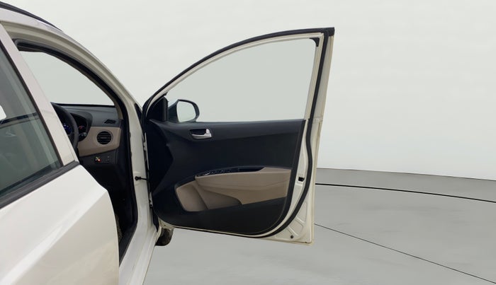 2016 Hyundai Grand i10 SPORTZ 1.2 KAPPA VTVT, CNG, Manual, 68,269 km, RHS Front Door