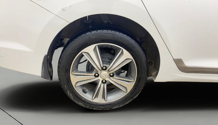 2019 Hyundai Verna 1.6 VTVT SX O, Petrol, Manual, 1,04,110 km, Right Rear Wheel