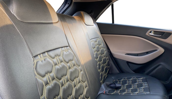 2016 Hyundai Elite i20 SPORTZ 1.2, Petrol, Manual, 42,104 km, Right Side Rear Door Cabin