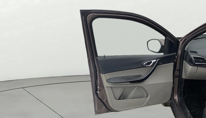 2016 Tata Tiago XZ PETROL, Petrol, Manual, 31,225 km, LHS Front Door