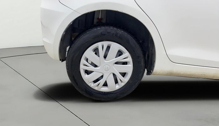2015 Maruti Swift VXI, Petrol, Manual, 32,092 km, Right Rear Wheel