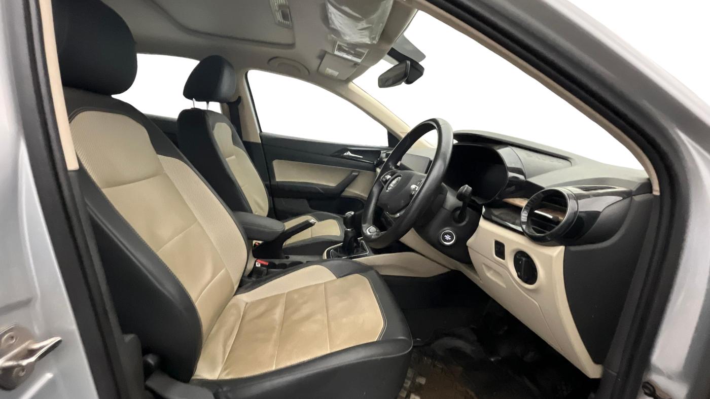 2022 Skoda SLAVIA STYLE 1.0L TSI MT, Petrol, Manual, 68,299 km, Right Side Front Door Cabin