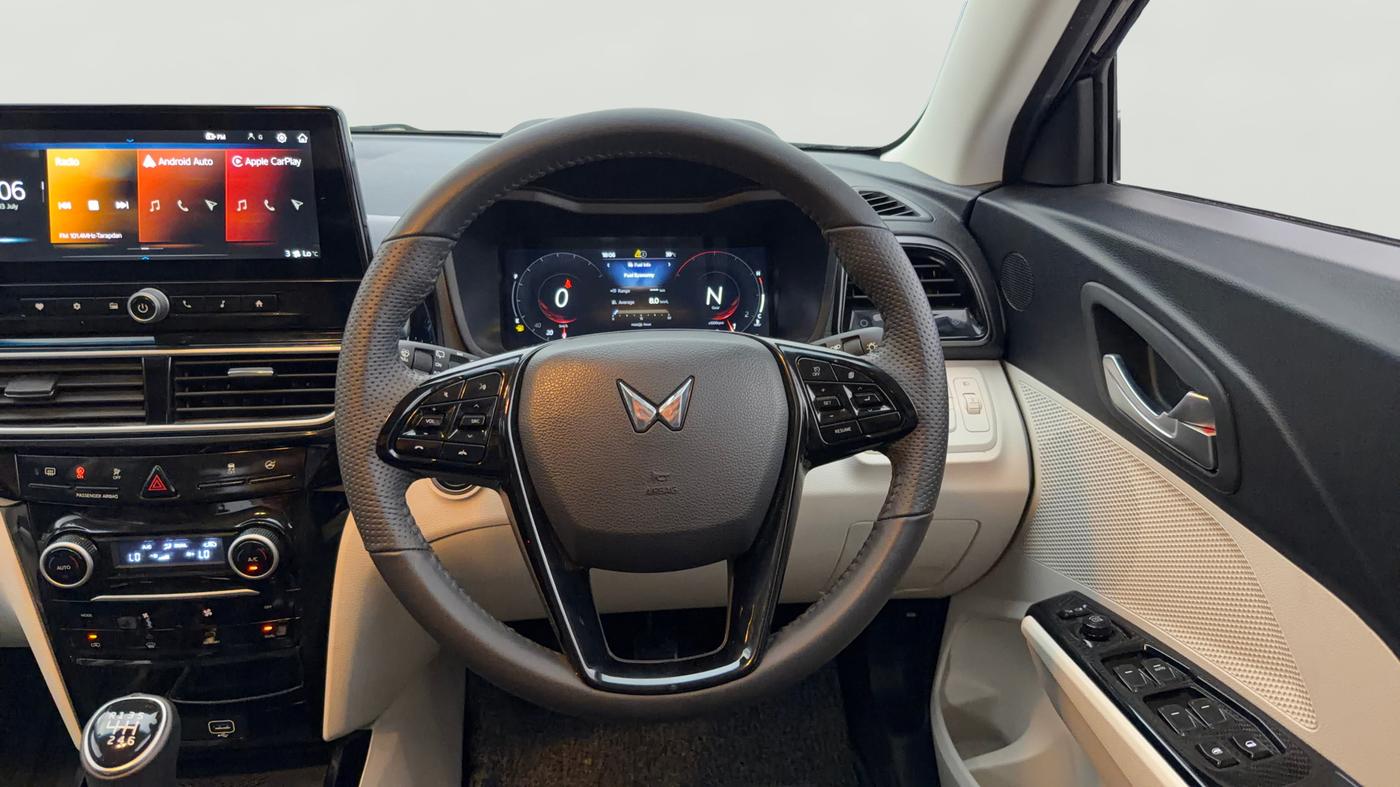 2024 Mahindra XUV 3XO AX5 1.2 L TCMPFi, Petrol, Manual, 8,818 km, Steering Wheel Close Up
