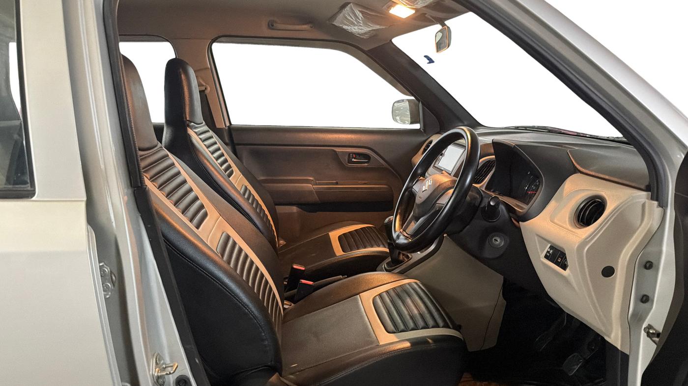 2022 Maruti New Wagon-R LXI CNG 1.0, CNG, Manual, 17,821 km, Right Side Front Door Cabin