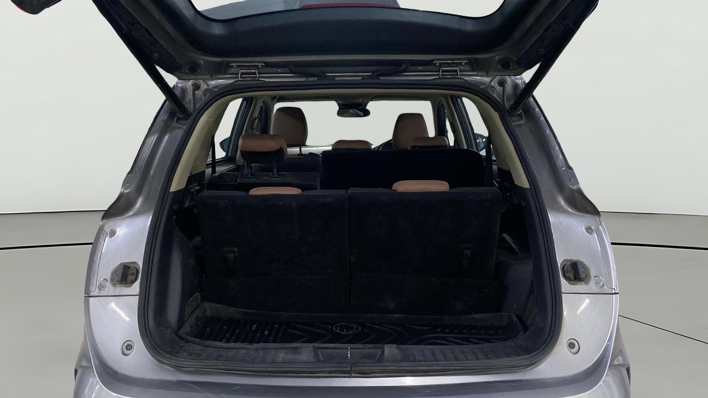 2023 MG HECTOR PLUS SAVVY PRO 1.5 TURBO CVT 7 STR, Petrol, Automatic, 27,208 km, Boot Open Zoomed View