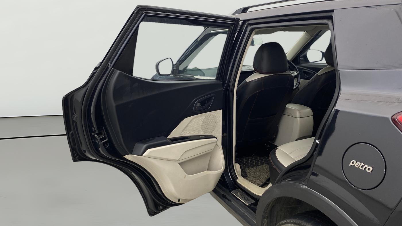 2022 Mahindra XUV300 W4 1.2 PETROL, Petrol, Manual, 1,08,779 km, LHS Rear Door