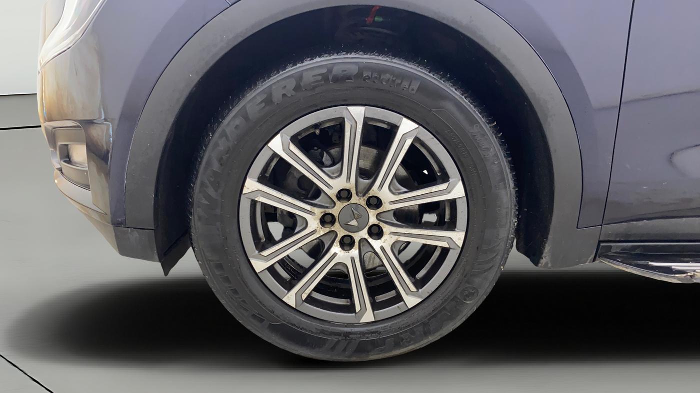 2023 Mahindra XUV700 AX 7 D AT 7 STR, Diesel, Automatic, 87,623 km, Left Front Wheel